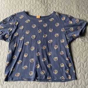 Cropped daisy tee